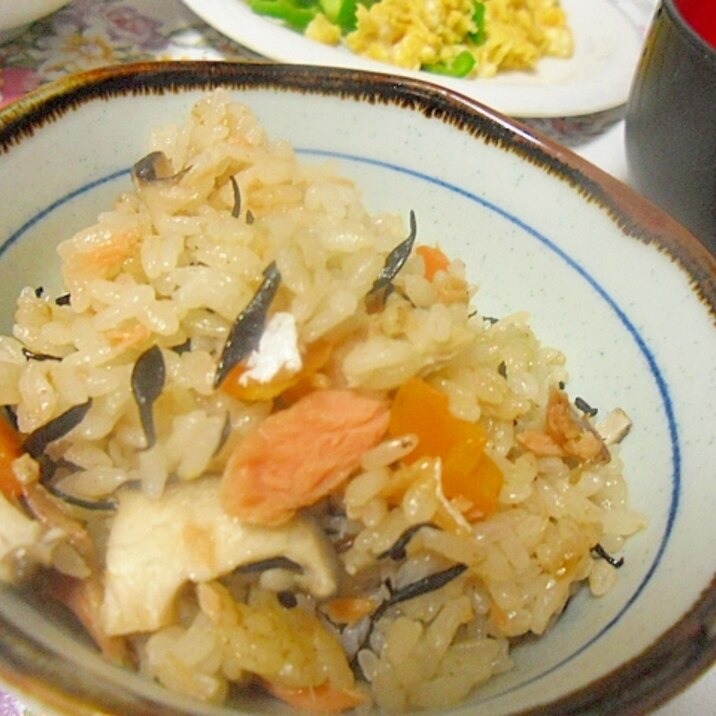 簡単おいしい☆塩鮭の炊き込みご飯